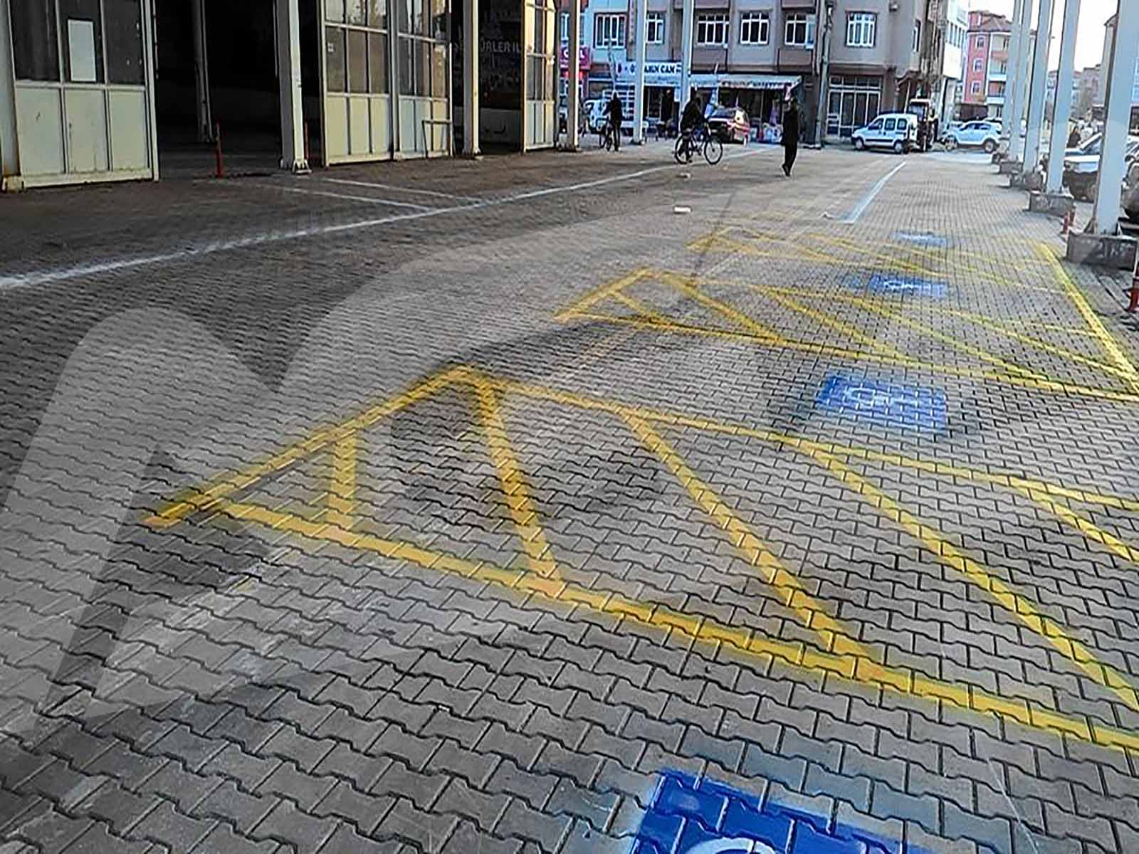 Kurum ve Sosyal Alanlarda Engelli Araç Park Alanı Boya ve Yönl. Uyg