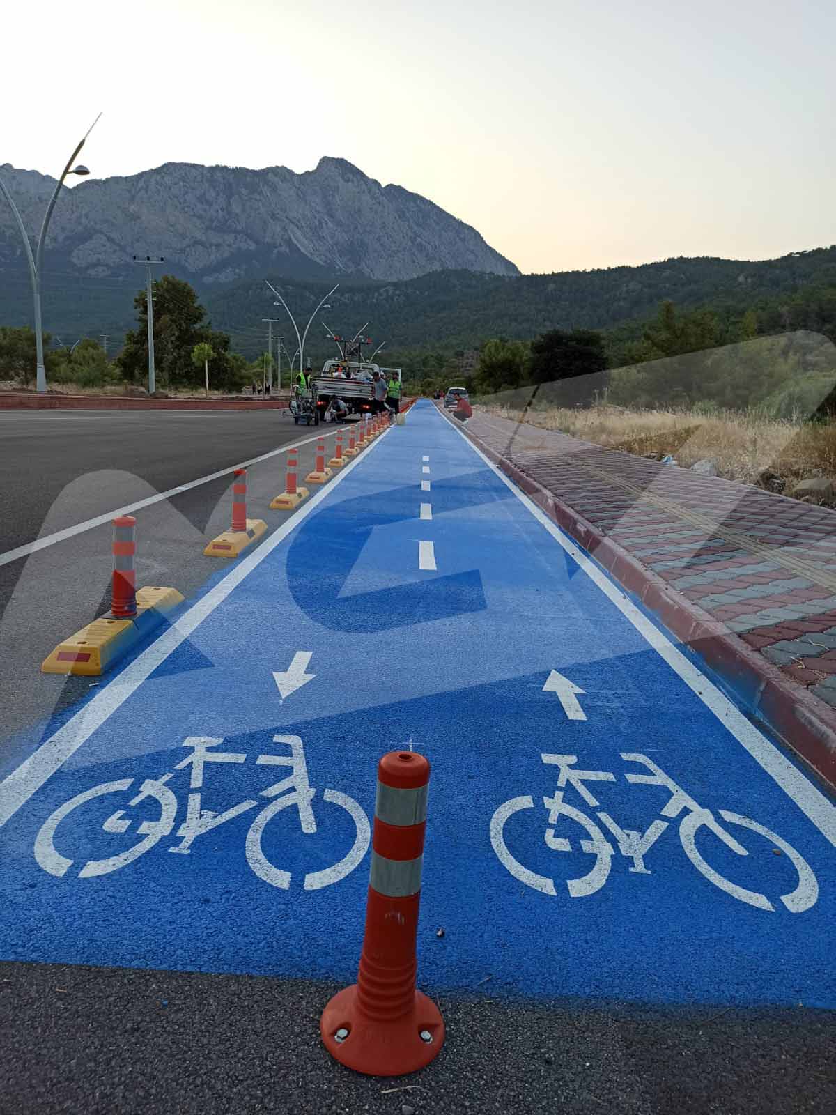Bisiklet ve Koşu Yolu Sınır Çizgi ve Yönlendirme Uygulamaları
