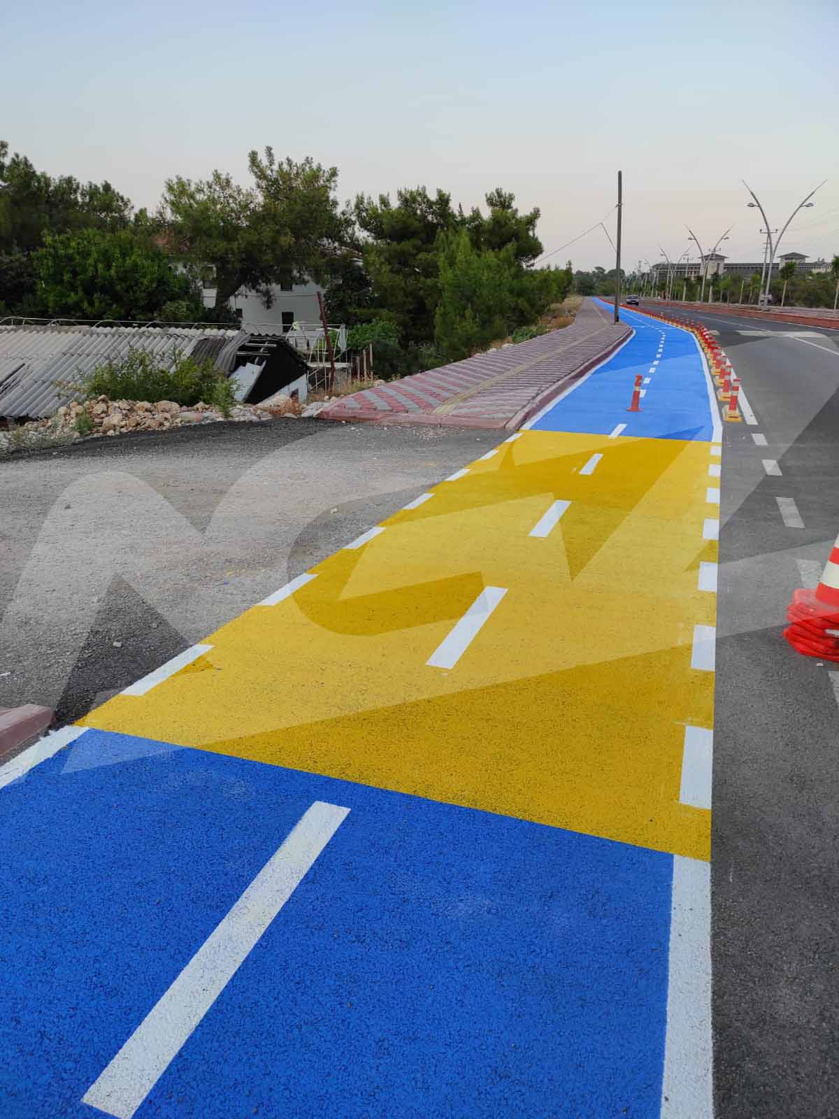 Bisiklet ve Koşu Yolu Sınır Çizgi ve Yönlendirme Uygulamaları