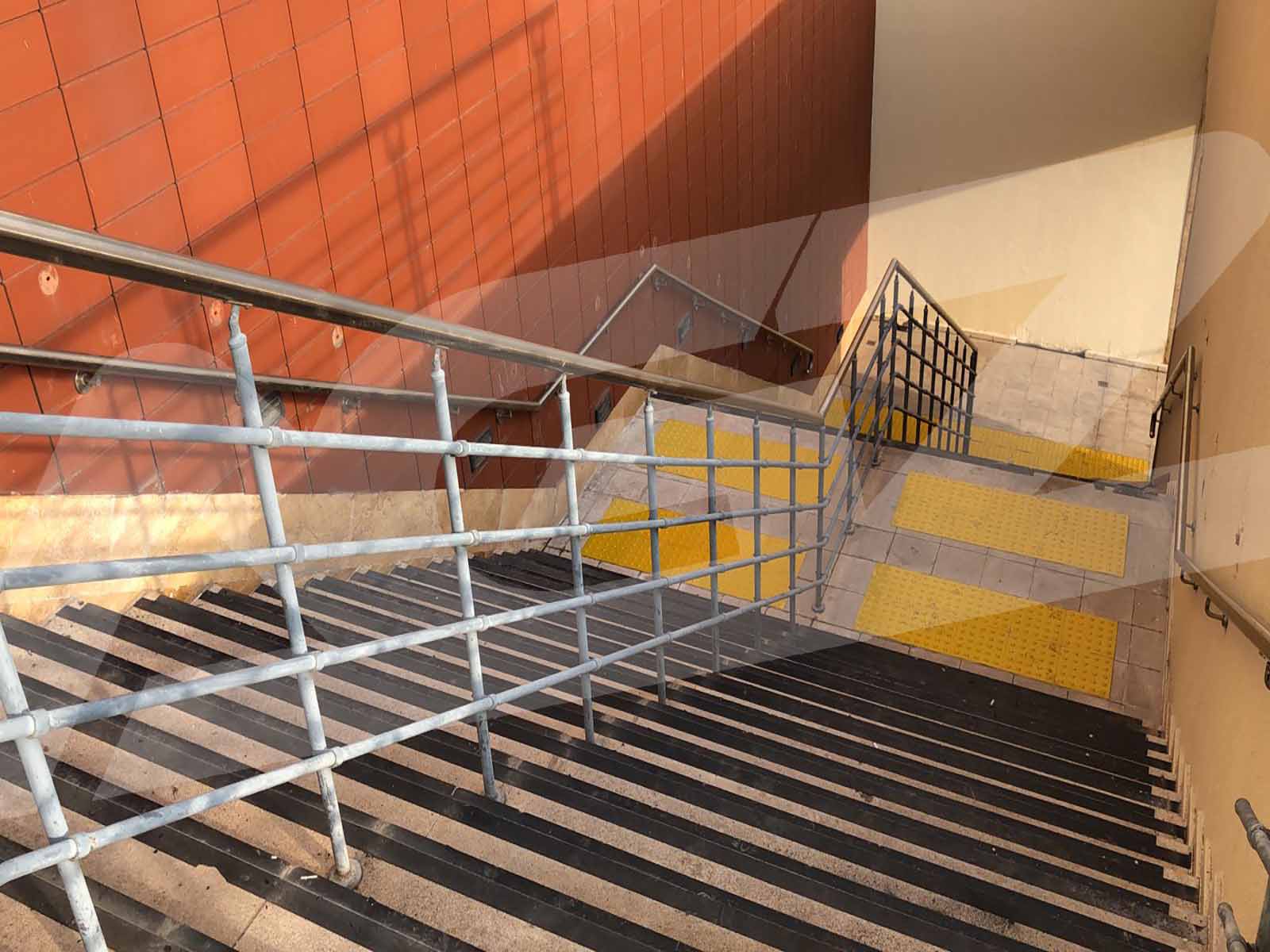 Hissedilebilir Görme Engelli Zemin Uygulaması