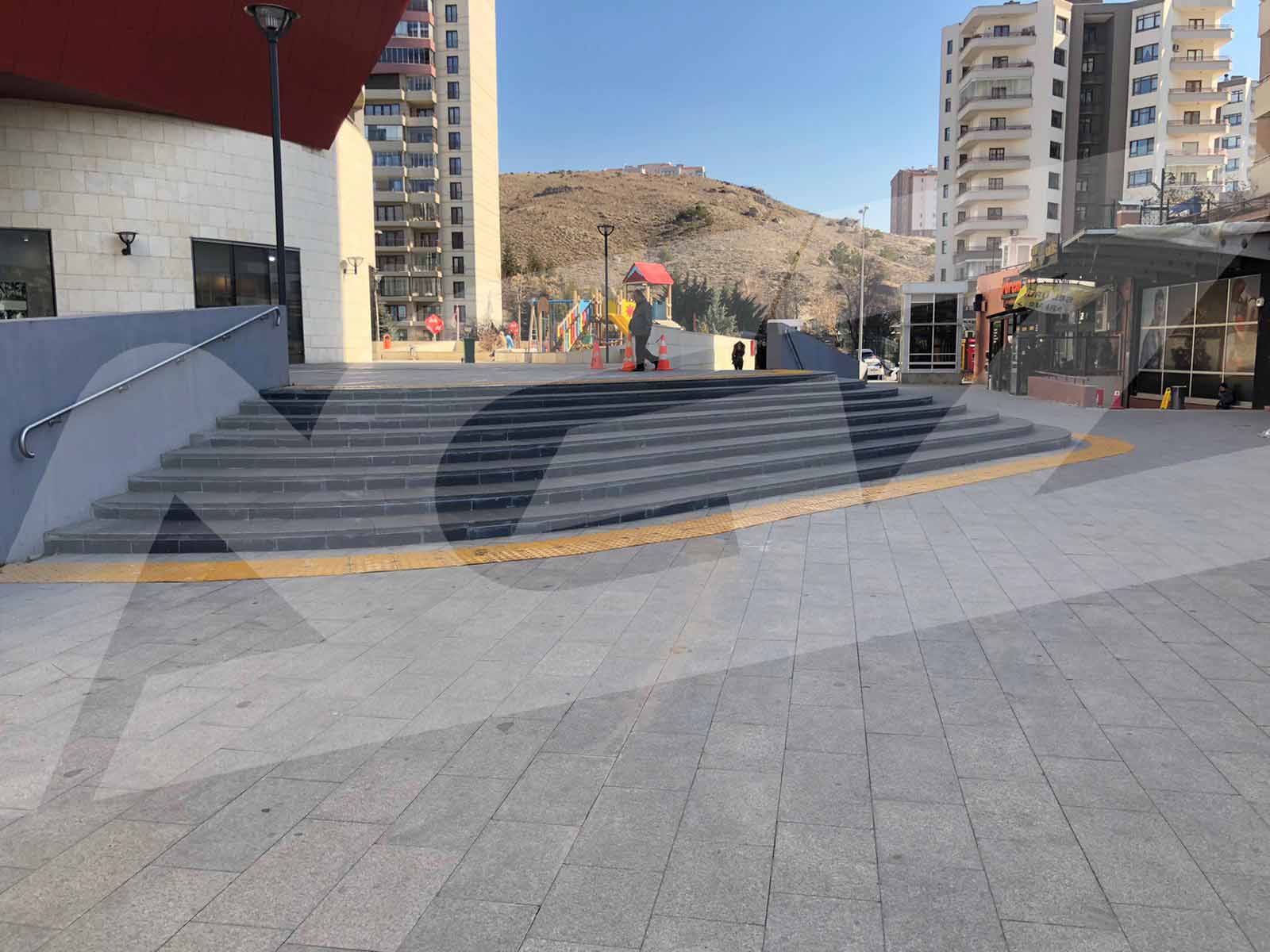 Hissedilebilir Görme Engelli Zemin Uygulaması